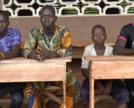 Remise de tables-bancs au collège d’Azohouè-Aliho