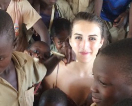 Lara en mission humanitaire