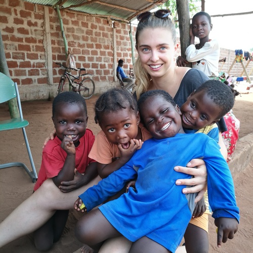 Julia, maîtresse d'école au Bénin - ONG Shammesh