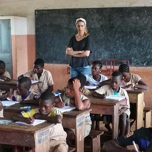 Julia, maîtresse d'école au Bénin - ONG Shammesh