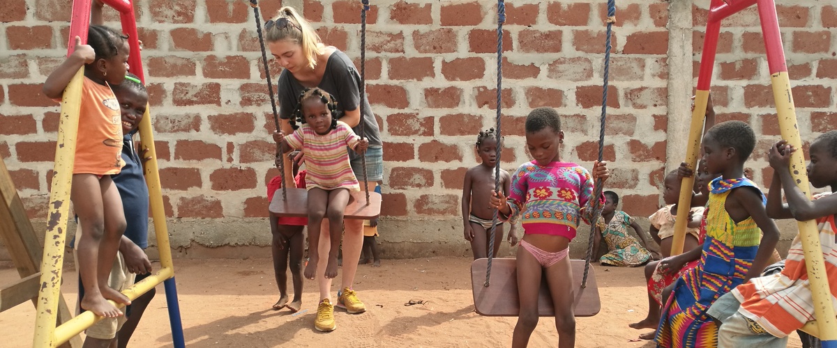 Julia, maîtresse d'école au Bénin - ONG Shammesh